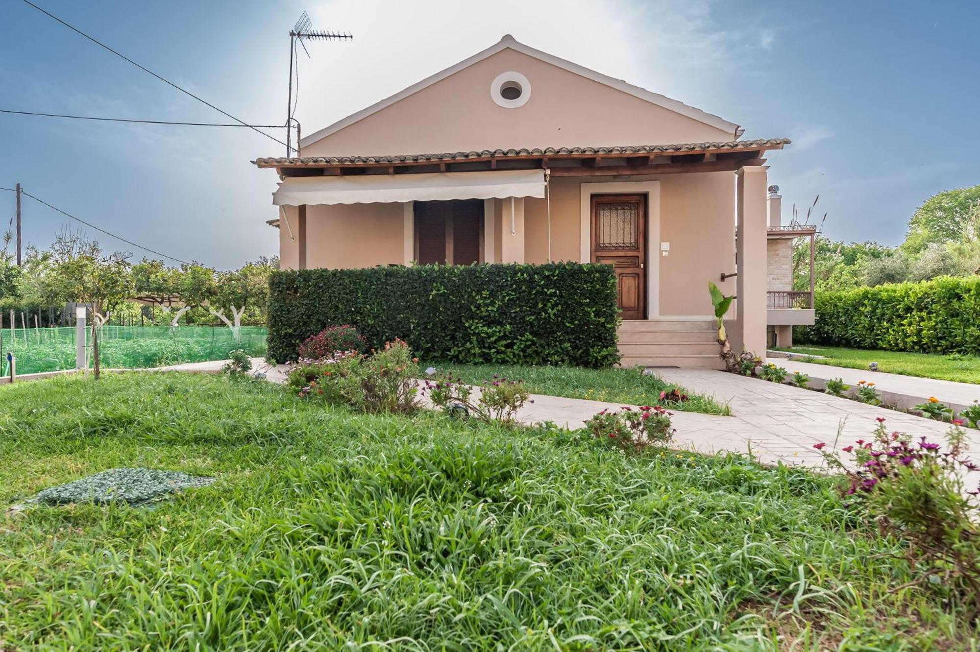 Small Garden By Studio Spyros Kanoni  Exterior photo