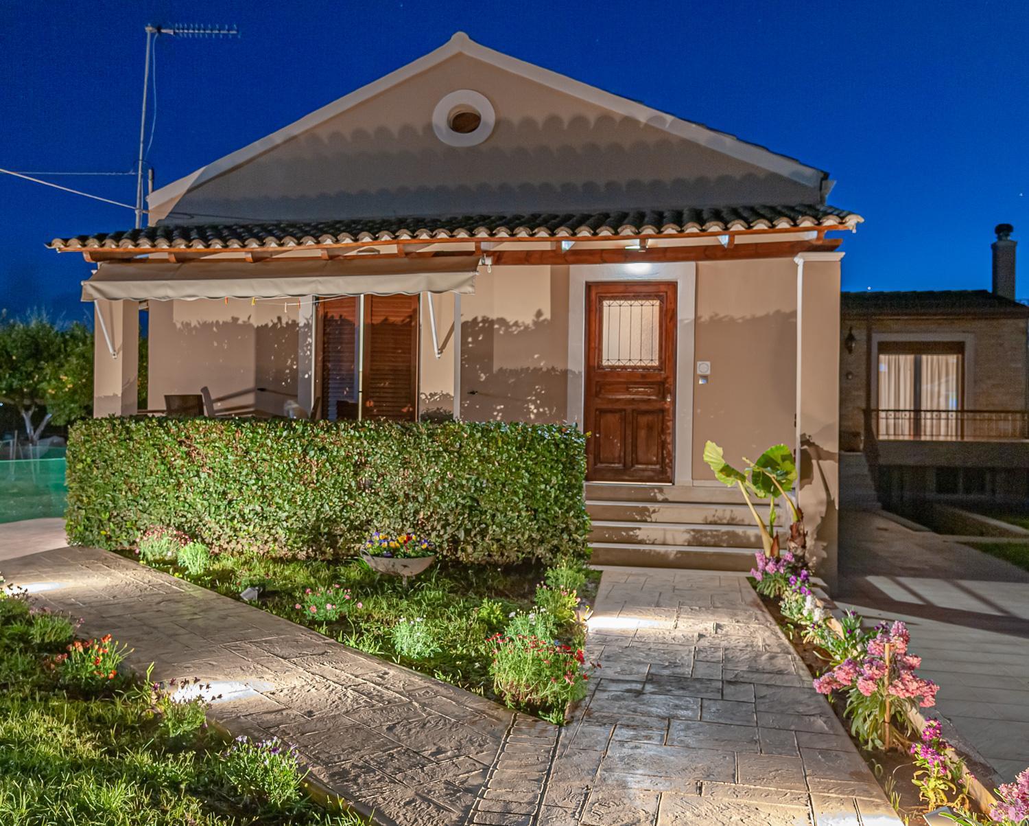 Small Garden By Studio Spyros Kanoni  Exterior photo